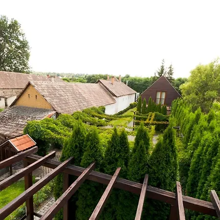 To Apartmanhazak * Bánk