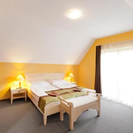 To Apartmanhazak * Bánk