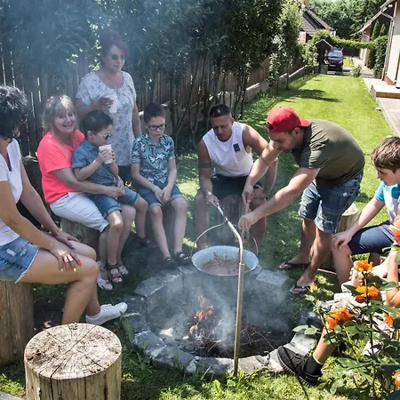 To Apartmanhazak * Bánk