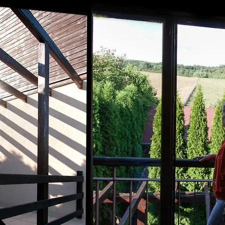 To Apartmanhazak * Bánk