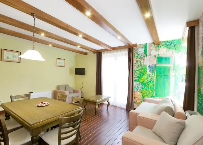 To Apartmanhazak Lejlighed Bánk