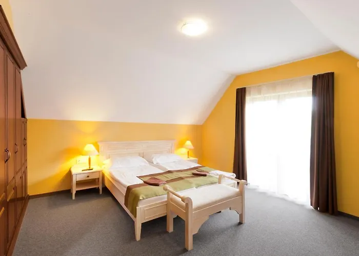 To Apartmanhazak * Bánk